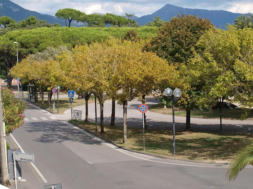 Il Pontile Holidays Apartment Marina di Pietrasanta