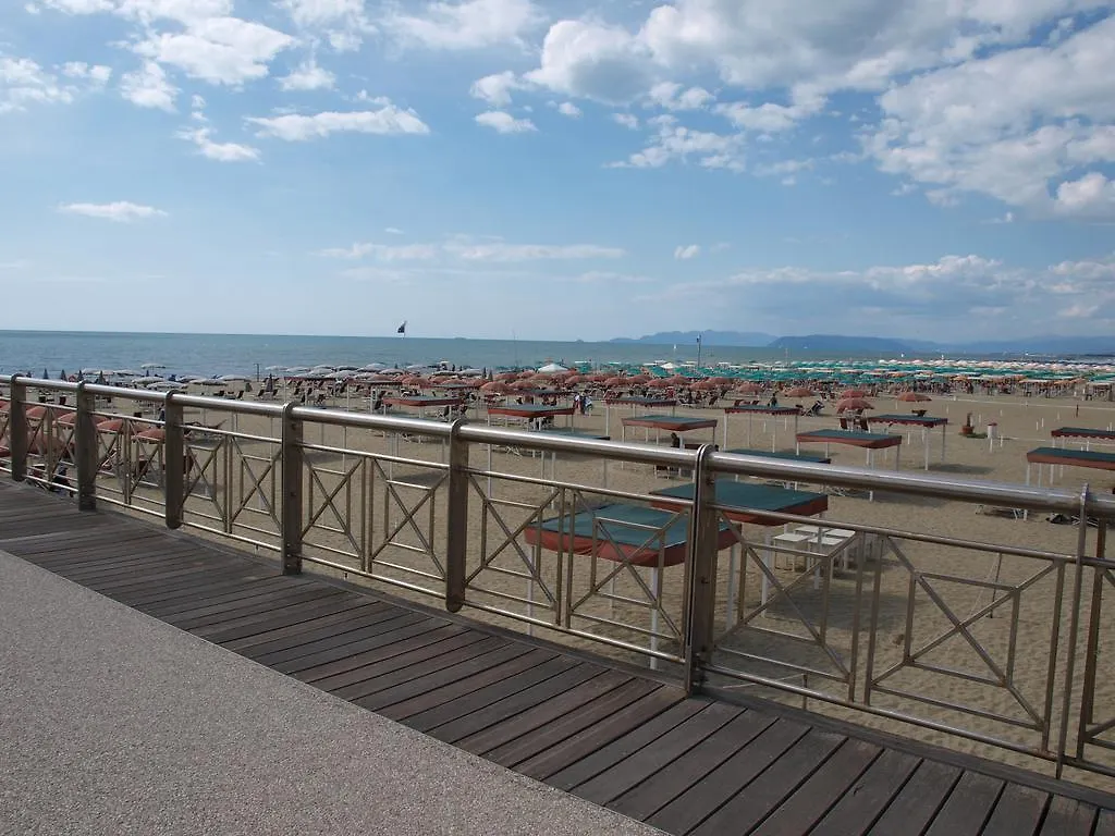 Il Pontile Holidays Apartment Marina di Pietrasanta