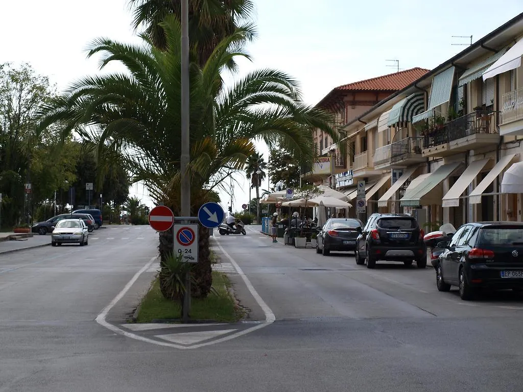 Il Pontile Holidays Apartment Marina di Pietrasanta
